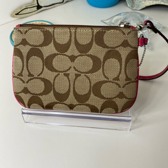 Coach Poppy pink and signature wristlet - Picture 2 of 9